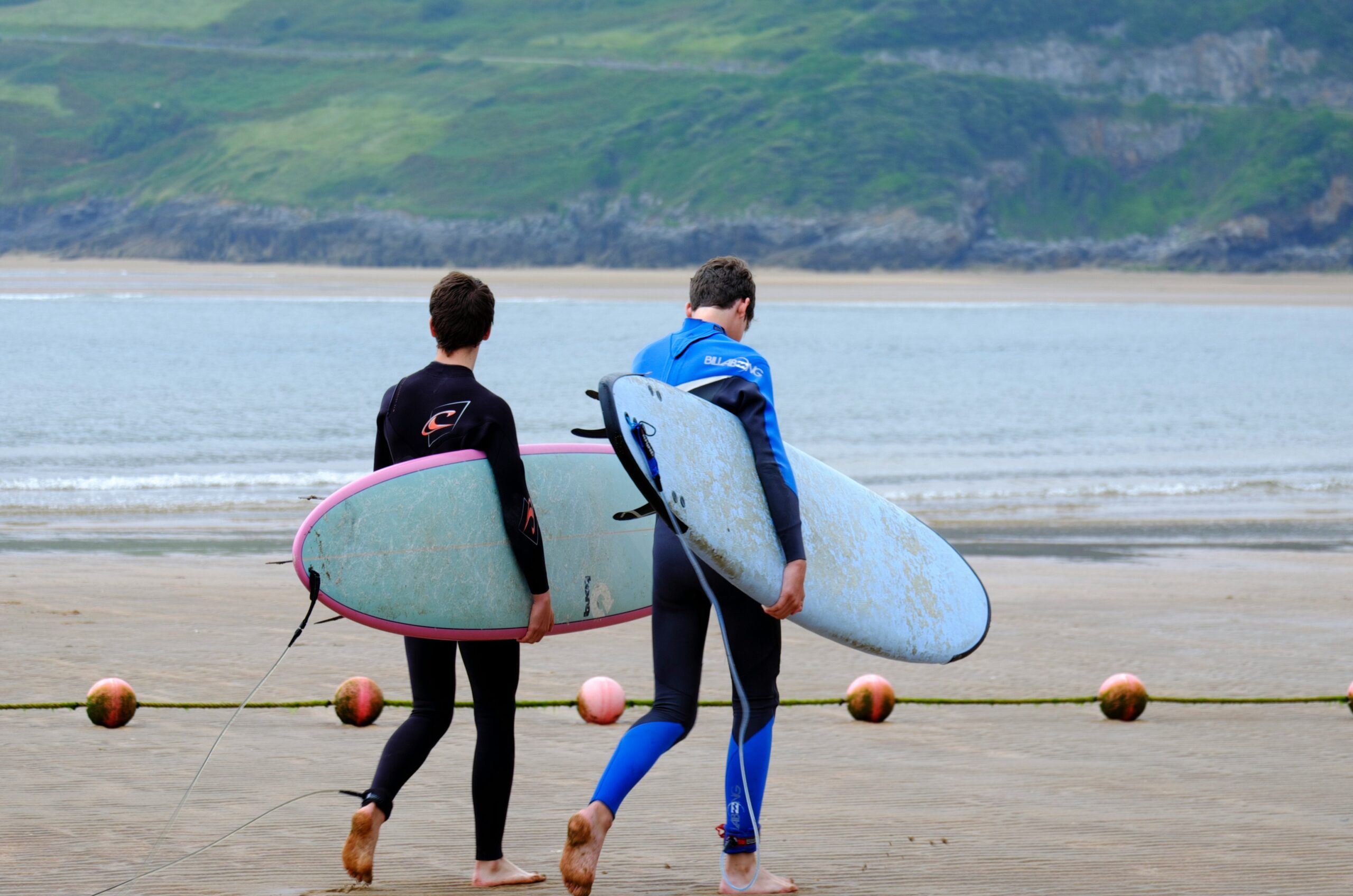The Ultimate Guide to Surfing Wetsuits - Unveiling Benefits and Pro Tips
