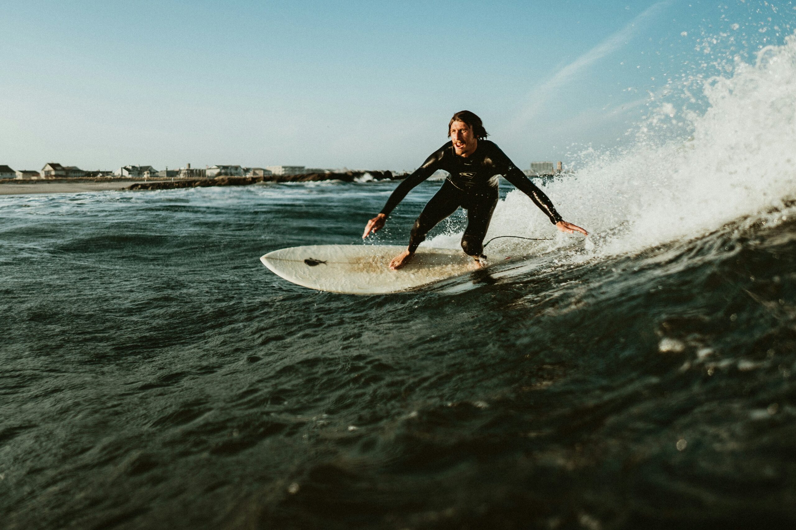 Choosing the Perfect Surfing Spot: A Surfer's Guide to Finding Waves